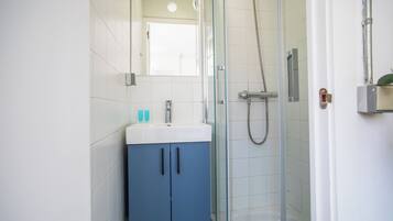 Apartamento, 3 habitaciones, balcón | Baño