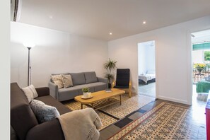 Apartamento, 3 habitaciones, balcón | Zona de estar