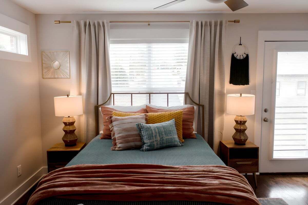 Iron/ironing board, free WiFi, bed sheets