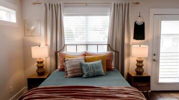 Iron/ironing board, free WiFi, bed sheets