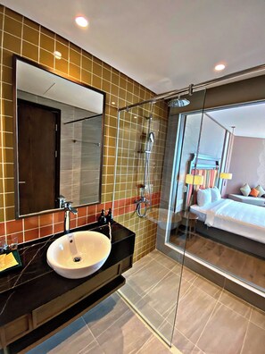 Shower, free toiletries, hair dryer, slippers - The Raclay Mandala Cham Bay Mui Ne (Phan Thiet)