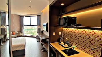 Caja de seguridad en la habitación y escritorio