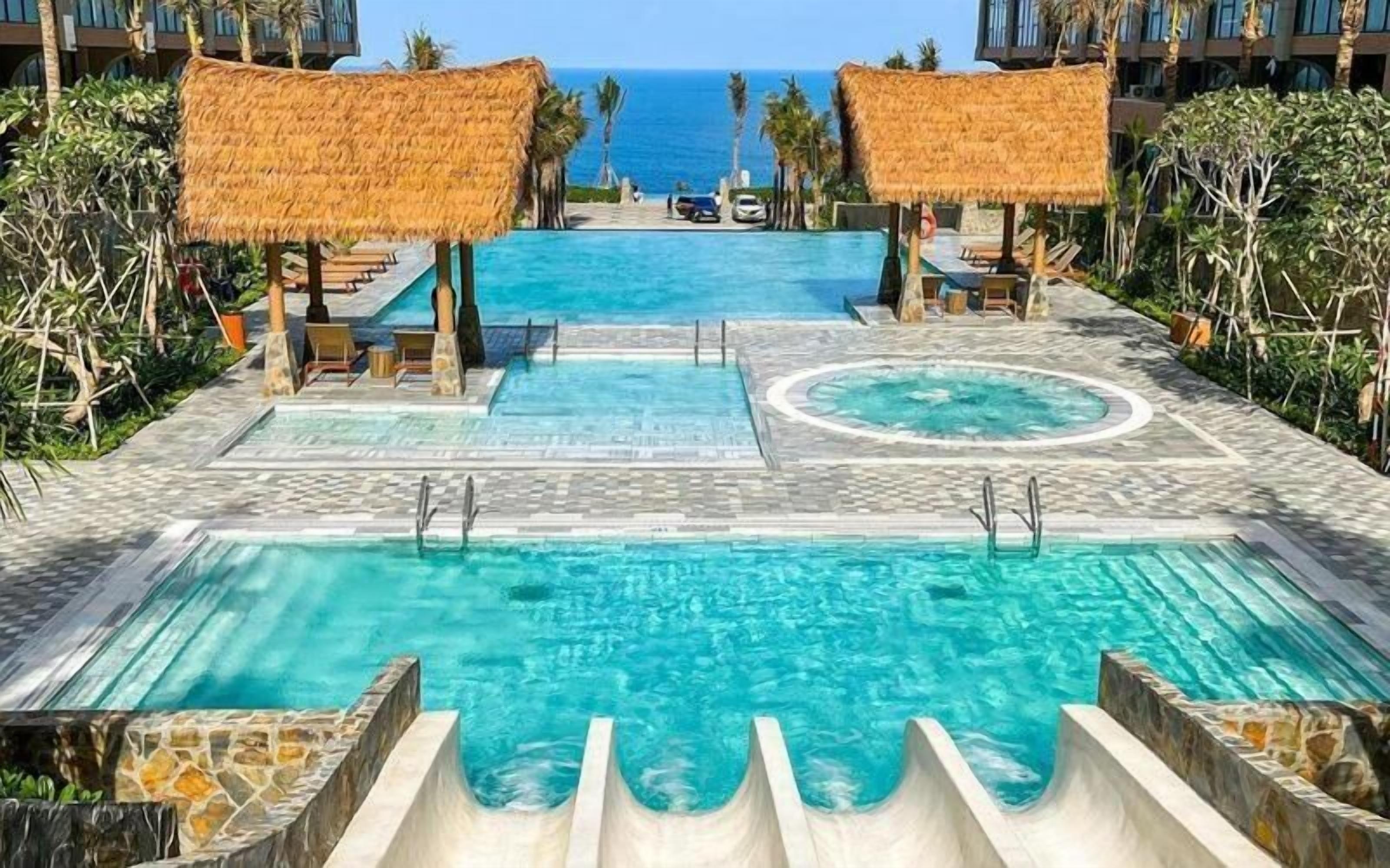 4 outdoor pools, open 8:00 AM to 8:00 PM, pool umbrellas, sun loungers