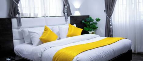 Economy-huone, parveke, kaupunkinäköala | Työpöytä, kannettavalle tietokoneelle sopiva työtila, pimennysverhot