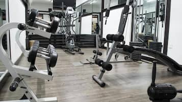 Economy Room, Balcony, City View | Fitness facility