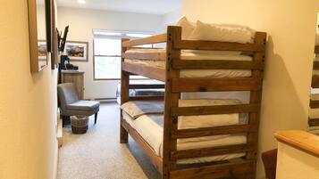 Room, 1 Bedroom | 1 bedroom, free WiFi