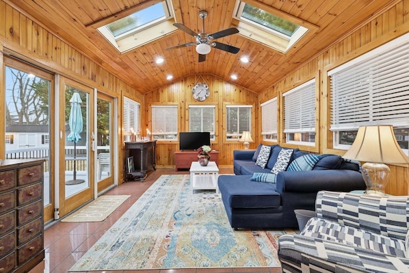 House, 3 Bedrooms | Living area | Smart TV, streaming services - Minutes To Rehoboth Beach And Lewes Beach 3br Home 3 Bedroom Home (Rehoboth Beach)