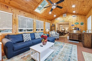 House, 3 Bedrooms | Living area | Smart TV, streaming services - Minutes To Rehoboth Beach And Lewes Beach 3br Home 3 Bedroom Home (Rehoboth Beach)