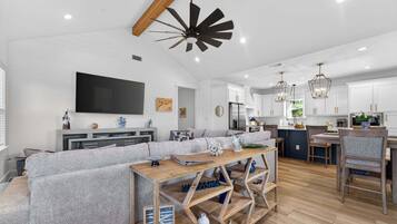 House, 4 Bedrooms | Living area | Smart TV, streaming services