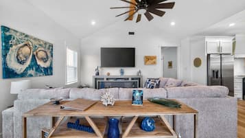 House, 4 Bedrooms | Ruang tamu | TV Pintar, perkhidmatan penstriman