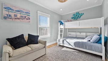 House, 4 Bedrooms | 4 bedrooms, laptop workspace, iron/ironing board, free WiFi