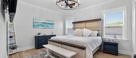 4 bedrooms, laptop workspace, iron/ironing board, free WiFi