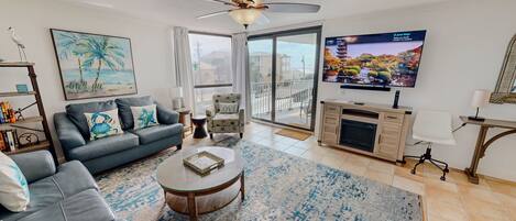 Condo, 2 Bedrooms | Living area