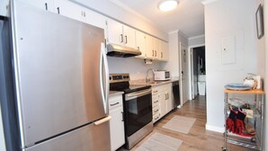 Condo, 1 Bedroom | Private kitchen | Coffee/tea maker, fridge, toaster - Diamond Head 502 1 Bedroom Condo (Ocean City)