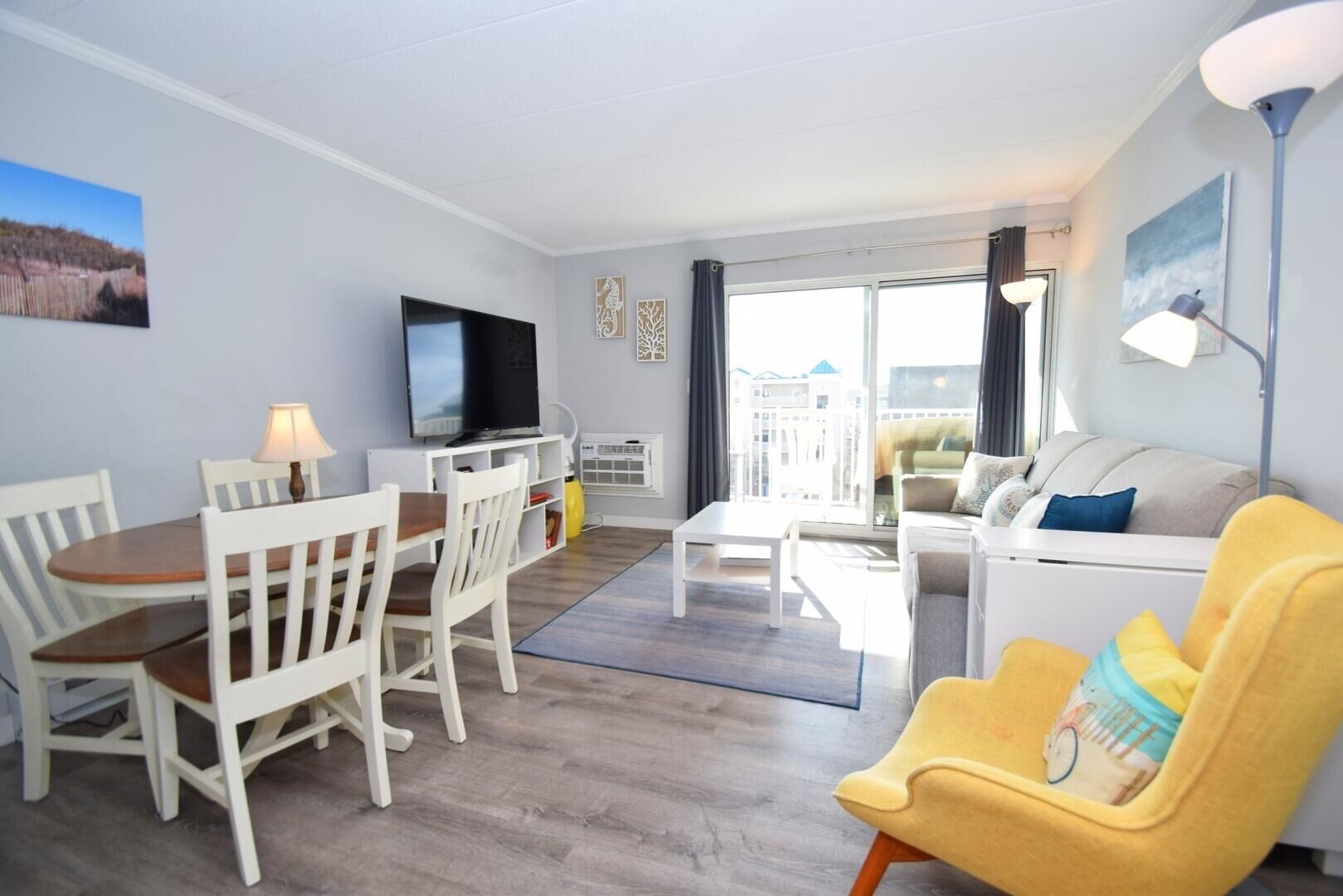 Condo, 1 Bedroom | Living area