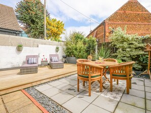 Outdoor dining - Joy's Cottage (King's Lynn)