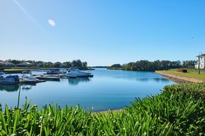 Marina - 2 Ulmarra : 4  BR, 2  BA House in Harrington , Sleeps 10 (Harrington)