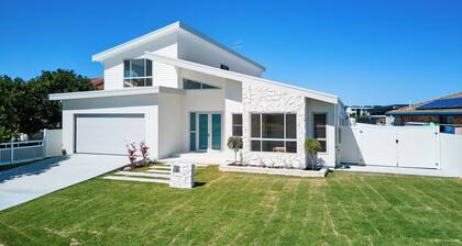 2 Ulmarra : 4 BR, 2 BA House in Harrington , Sleeps 10