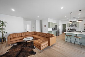 智能电视、壁炉、办公室