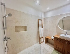 Towels - Steps to Beach · Pool · Stylish 3BR Villa (Las Terrenas)