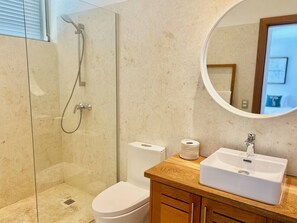 Towels - Steps to Beach · Pool · Stylish 3BR Villa (Las Terrenas)