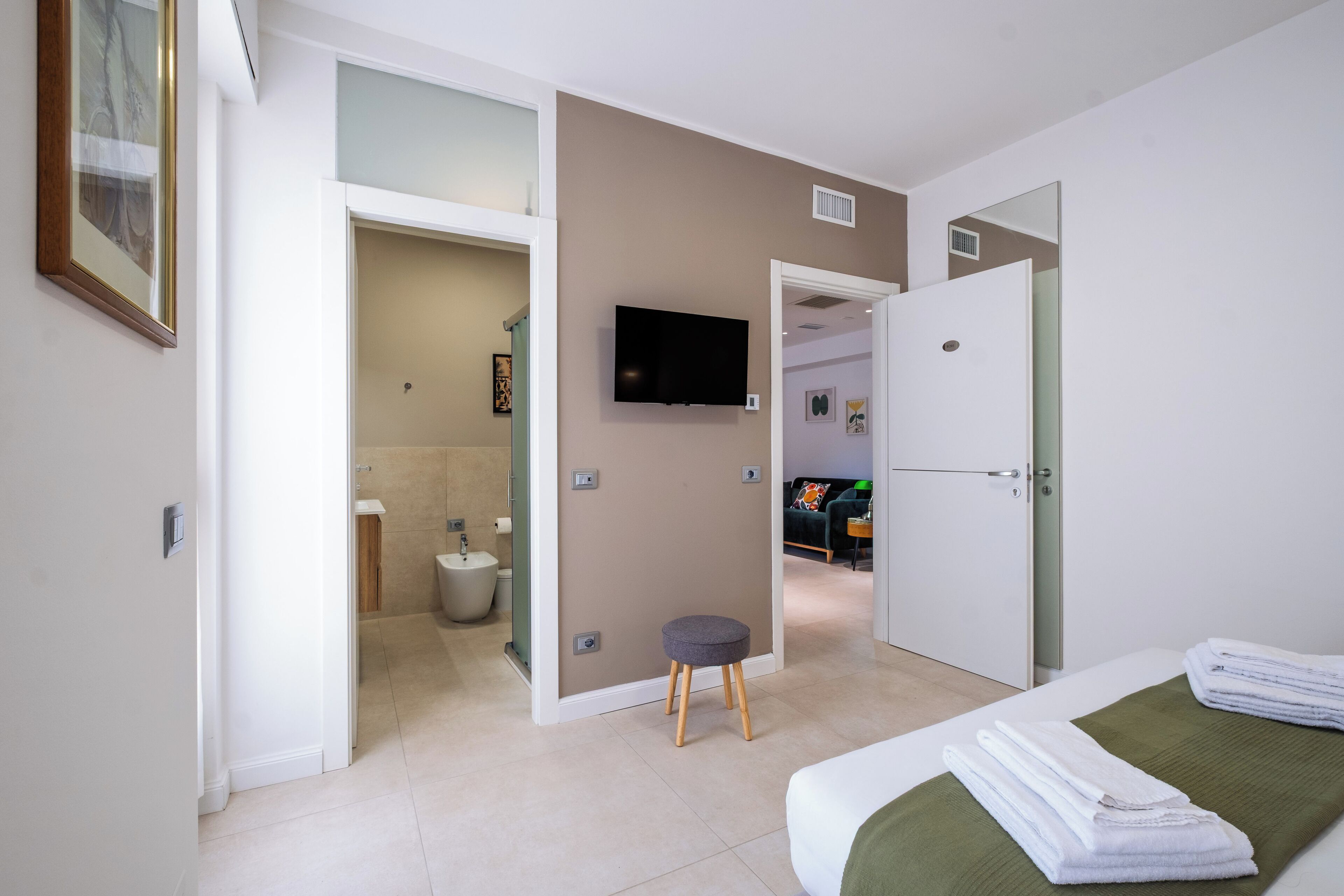 2 多间卧室、WiFi、床单