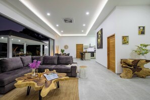 Rom, 3 soverom, privat basseng | Oppholdsrom