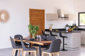 ルーム 3 ベッドルーム プライベートプール | ダイニングルーム