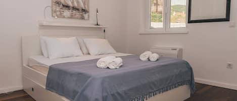 1 bedroom, WiFi, bed sheets