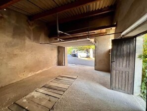 Property grounds - Le Clos des Poncétys >•< Villa with swimming pool (Davayé)