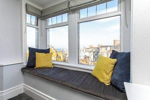 Aparthotel in Whitley Bay | Wi-Fi | moments from beach!