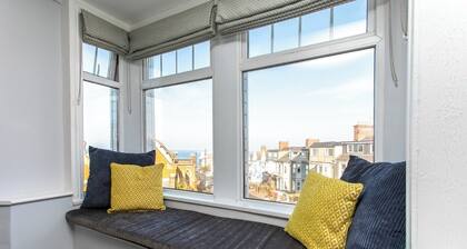 Aparthotel in Whitley Bay | Wi-Fi | moments from beach!