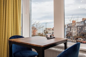 Dining - Aparthotel in Whitley Bay | Wi-Fi | moments from beach! (Whitley Bay)
