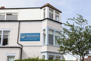 Exterior - Aparthotel in Whitley Bay | Wi-Fi | moments from beach! (Whitley Bay)