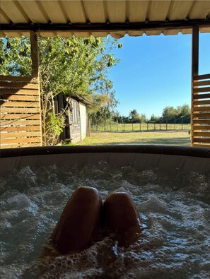 Bañera de hidromasaje al aire libre