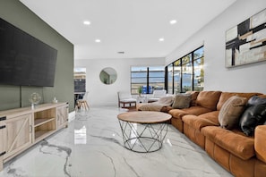 Smart TV, offices - Hollywood Heated Pool  Mini Golf, Unique VR Room (Hollywood)