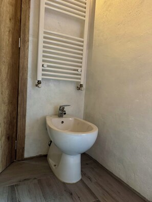 Deluxe Apartment, 1 Bedroom, Patio, Mountain View | Bathroom | Hair dryer, towels, toilet paper
