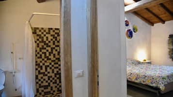 Deluxe Apartment, 1 Bedroom, Patio, Mountain View | Bathroom