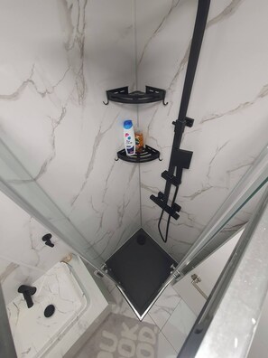 Apartment, 1 Bedroom, Balcony, City View | Bathroom - 1BR Flat Near Central London Fast Wifi (London)