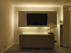 Apartment, 1 Bedroom, Balcony, City View | Interior - 1BR Flat Near Central London Fast Wifi (London)