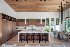 Fridge, microwave, oven, stovetop - Arby Crest -An Ultra-Private Beverly Hills Modern | Resort Pool & Grounds (Beverly Hills)