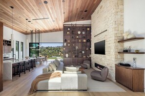 Smart TV - Arby Crest -An Ultra-Private Beverly Hills Modern | Resort Pool & Grounds (Beverly Hills)