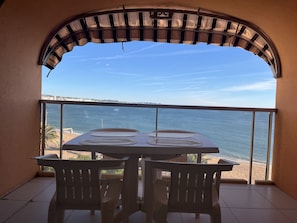 Outdoor dining - The Capitole C403 Apartment with exceptional sea view – Fréjus Beach (Fréjus)