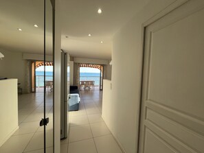 TV - The Capitole C403 Apartment with exceptional sea view – Fréjus Beach (Fréjus)