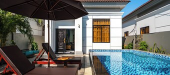 2Bdrm with Salt Water Pool 15 mins drive from Center