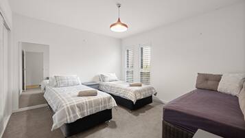 3 bedrooms, iron/ironing board, travel cot, Internet