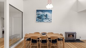 Dining - Cliff Top Retreat in San Remo (San Remo)