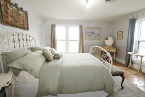 Iron/ironing board, Internet, bed sheets - Historic 3-bedroom house in charming Montello, WI near the Wisconsin Dells (Montello)