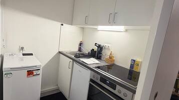 Frigorifero, forno, macchina per tè/caffè, pentole/stoviglie/utensili