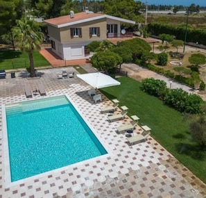 Seasonal outdoor pool, pool umbrellas, sun loungers - Villa Sole (Lecce)